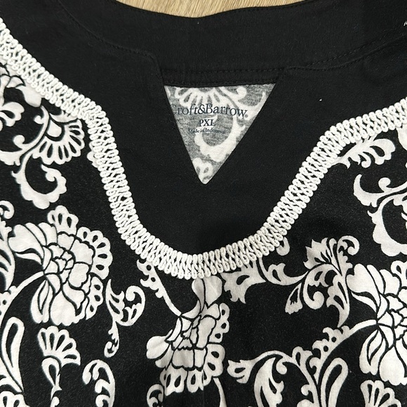 Never worn Croft and barrow petite XL black and white blouse - Picture 2 of 2